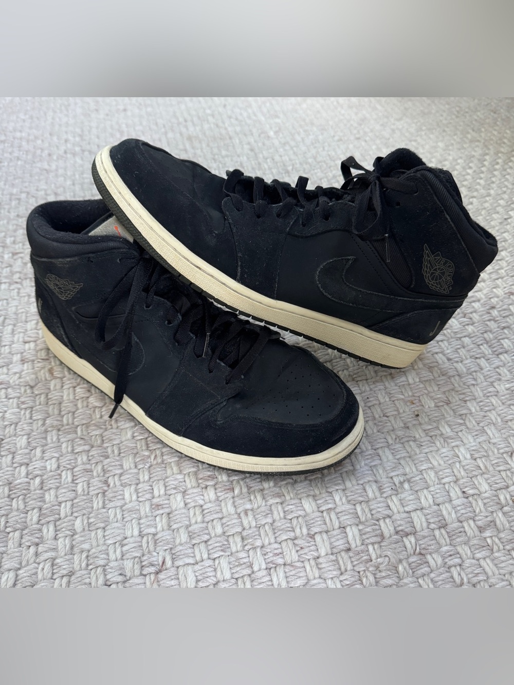 Nike Air Jordan 1 Retro Mid Black Suede High Top Sneakers BQ6579-001 Size 13